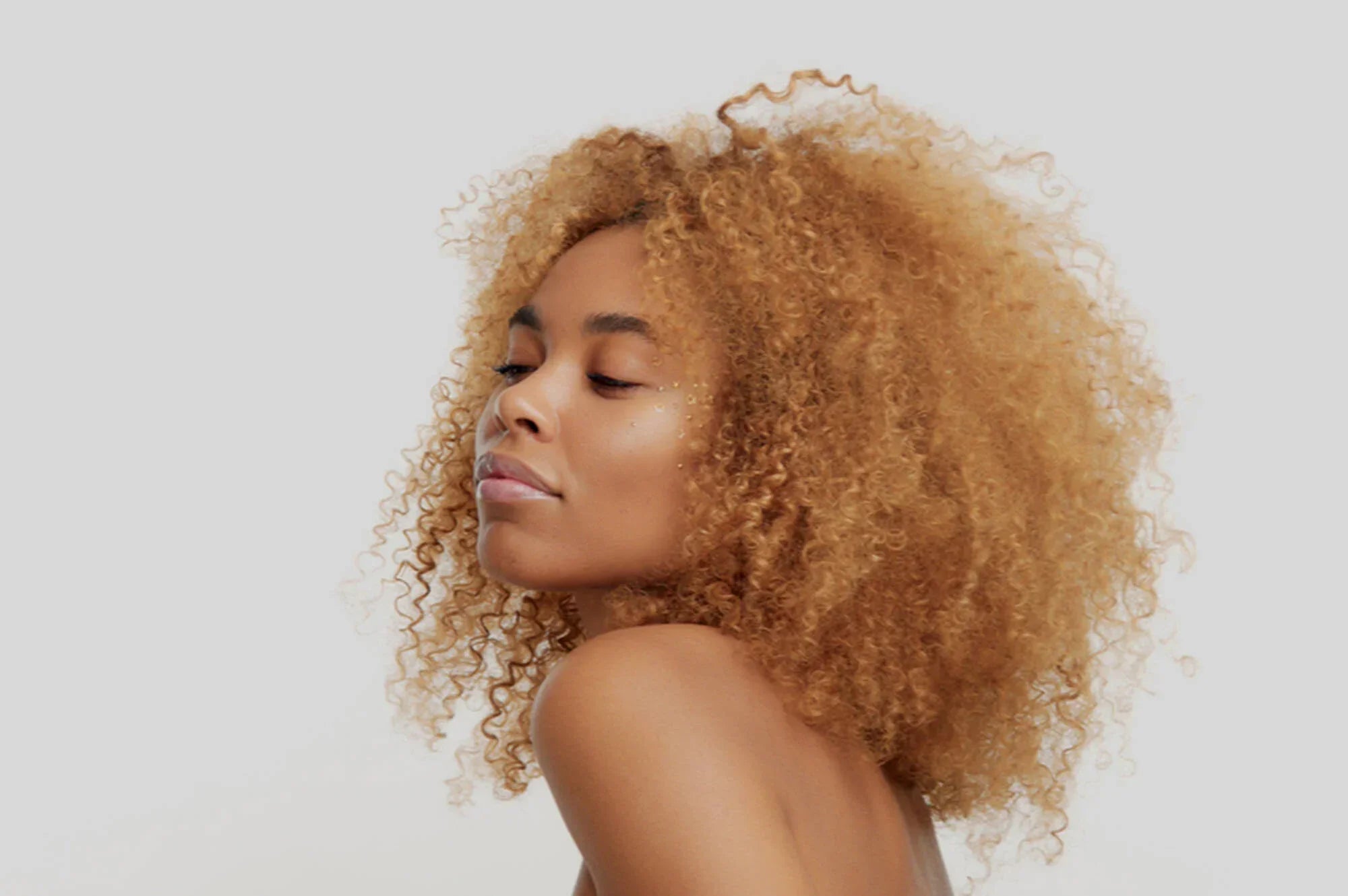 How to Repair Bleach-Damaged Curls