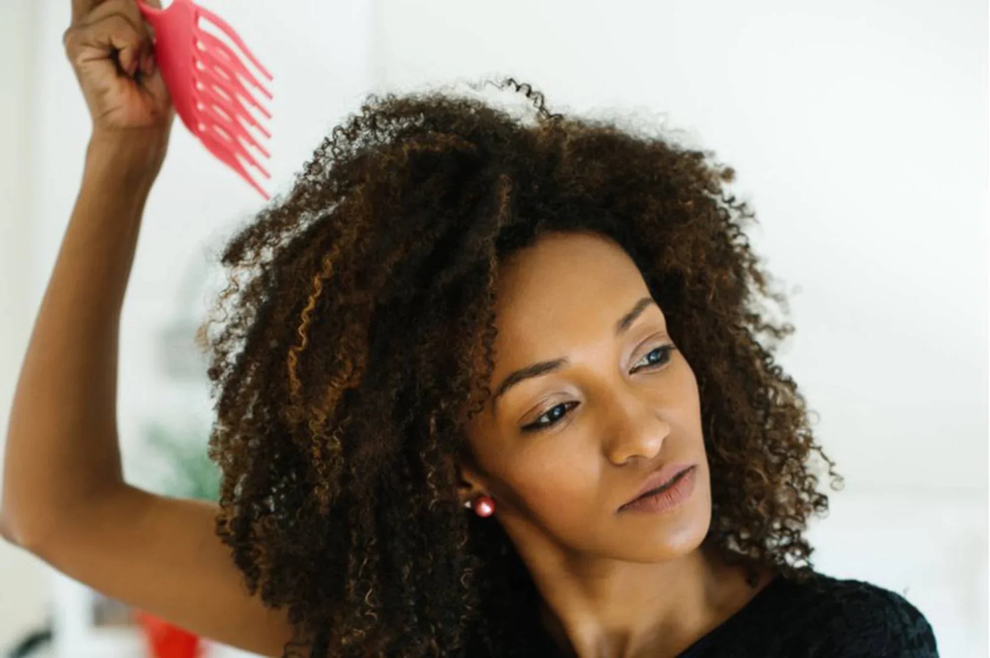 5 Tips To Reduce Breakage With a Detangling Brush