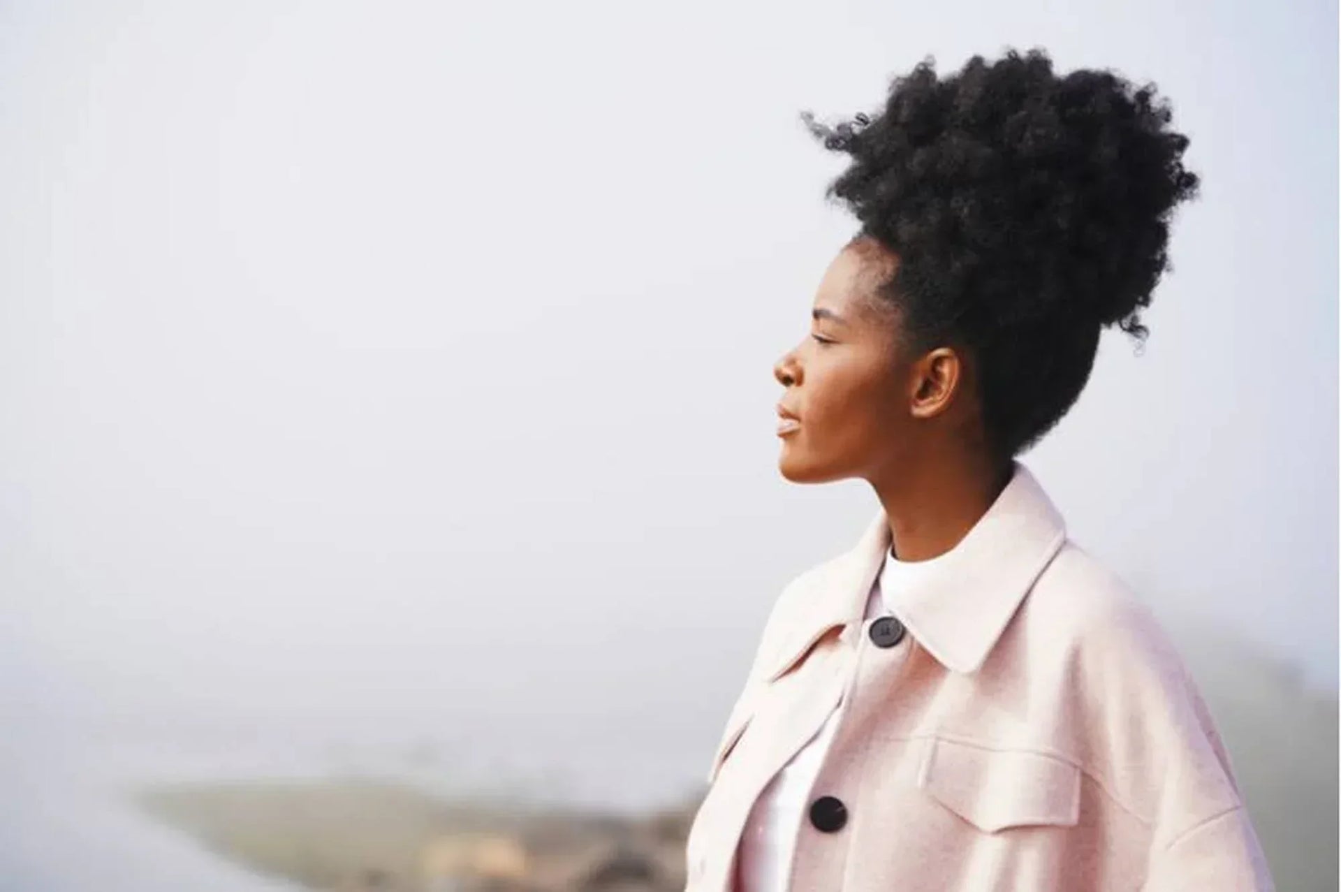 13 Chic Curly Hair Updos That Get Your Curls Out Of Your Face